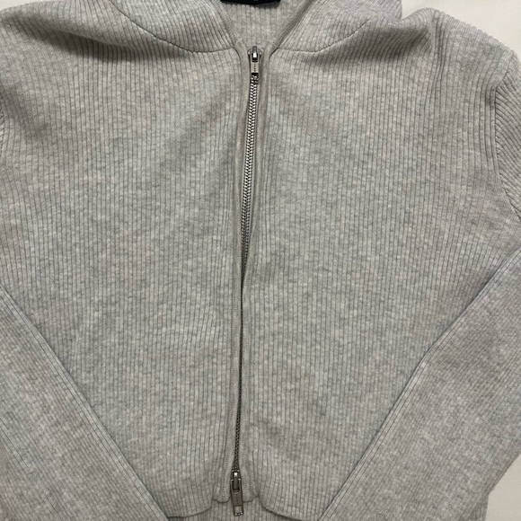 Brandy Melville Arden crop hoodie in light gray, one size - Picture 2 of 2